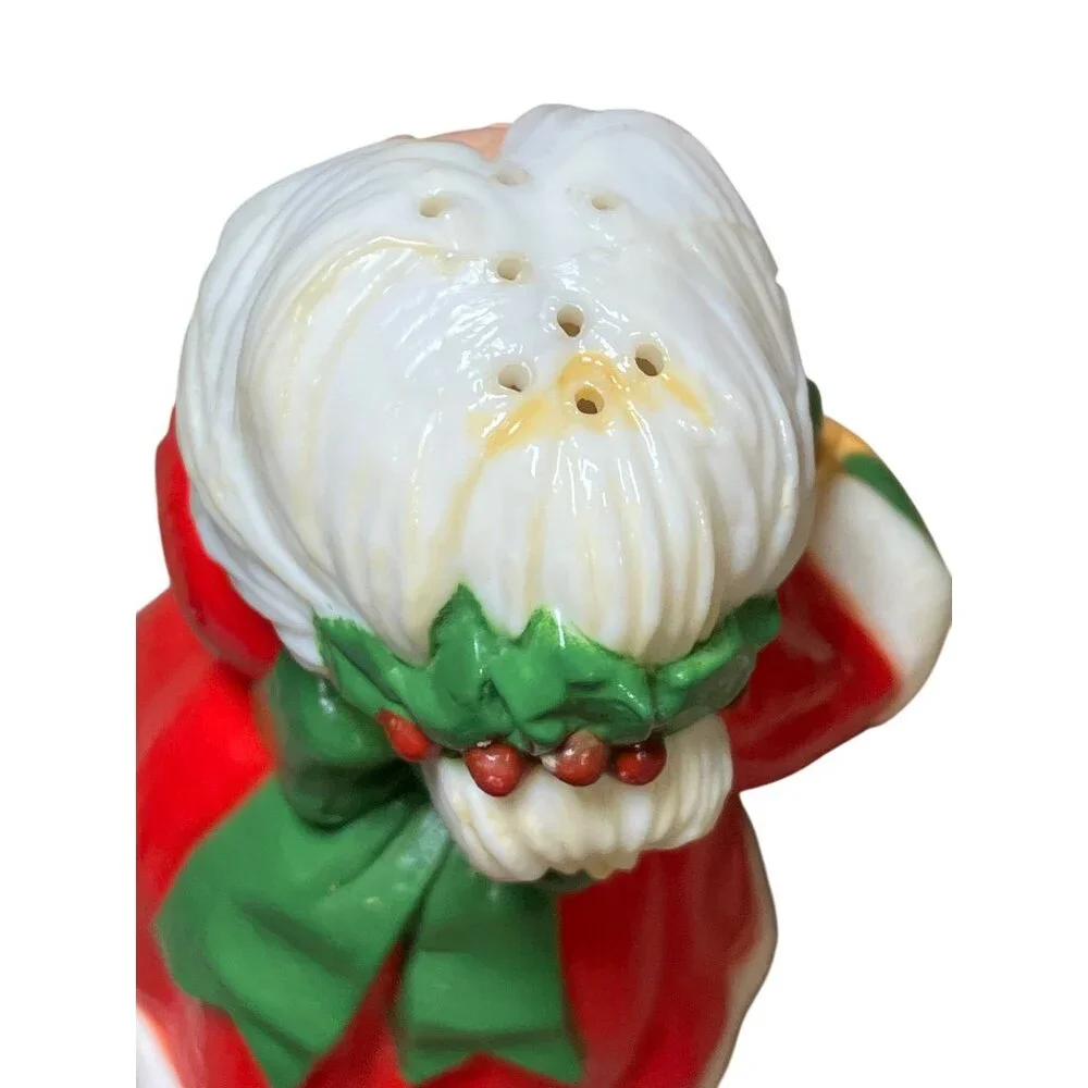 Hallmark Santa & Mrs. Claus Plastic Salt & Pepper Shakers Christmas Decor Vintag